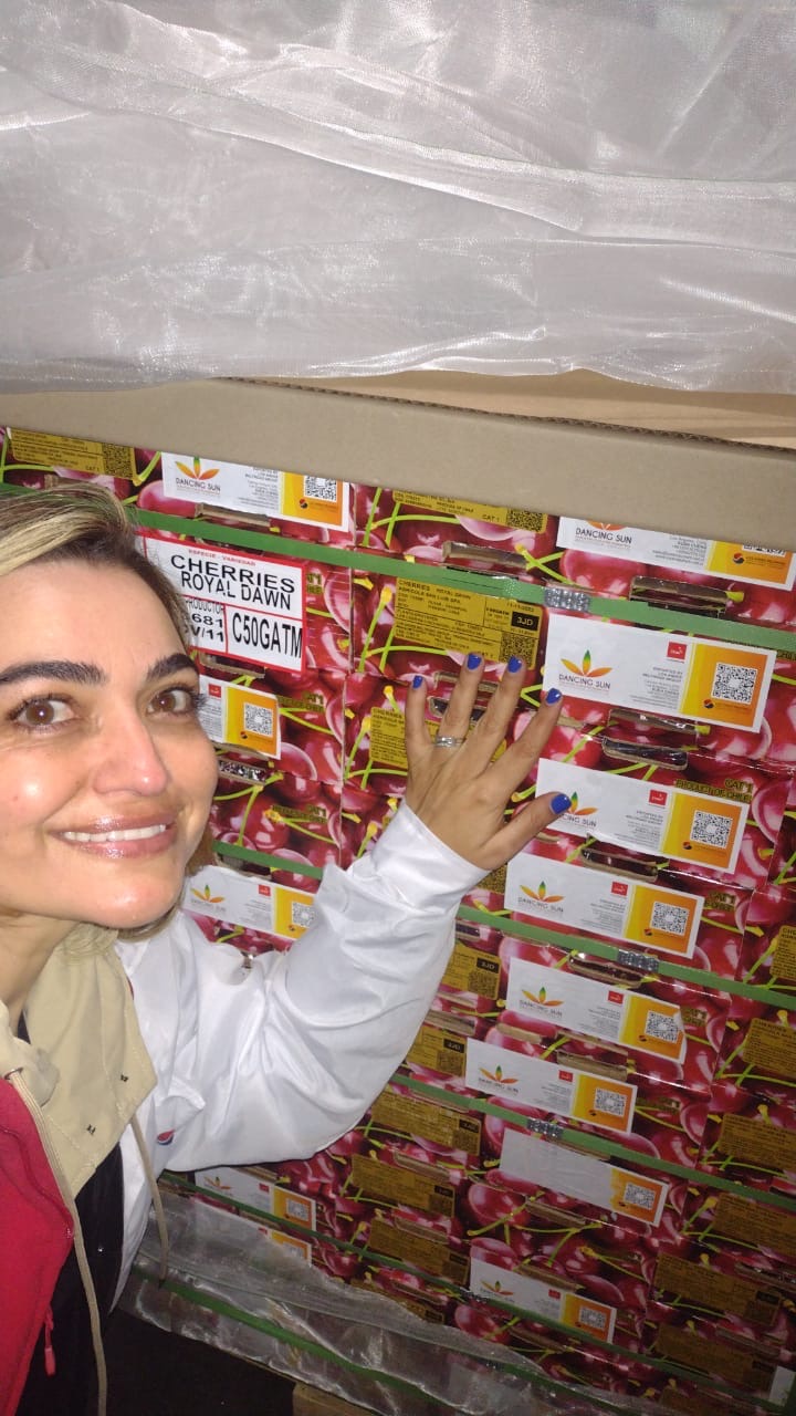 Pallets de cerezas chilenas con QR de JD.com — listas para China